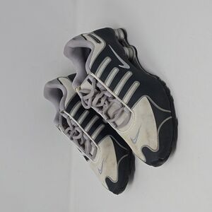 Nike Shox Womens  580574-100 Grey White Sneakers Size 8.5